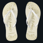 Goldene Spitzen auf Hochzeit der Elfenbeincreme-Tr Flip Flops<br><div class="desc">Diese wunderschönen Hochzeitskippen sind eine großartige Möglichkeit, Ihre Trauzeugin zu danken und zu erkennen, während sie gleichzeitig ihre Füße rette. Das elegante Design mit goldenen Spitzen-Frills auf einem Elfenbeinhintergrund oder cremefarbenen Hintergrund und extravaganten goldfarbenen Schriftzeichen. Der Test liest Trauzeugin mit ihrem Namen unten. Ein guter Weg, ihr zu danken, dass...</div>