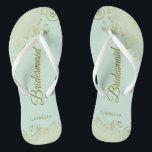 Goldene Spitzen Hochzeit der Grünen Brautjungfrau Flip Flops<br><div class="desc">Diese eleganten Hochzeitskippen sind eine großartige Möglichkeit, um Ihren Brautmädchen zu danken und sie zu erkennen und ihnen nach einem langen Tag eine Erholung zu geben. Das schöne Design zeichnet sich durch ein elegantes Design mit goldenen Spitzen-Frills auf einem hellen neo-mint grünen Hintergrund und extravagant goldfarbenen Schriftzeichen aus. Der Text...</div>