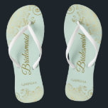 Goldene Spitzen Hochzeit der Grünen Brautjungfrau Flip Flops<br><div class="desc">Diese eleganten Hochzeitskippen sind eine großartige Möglichkeit, um Ihren Brautmädchen zu danken und sie zu erkennen und ihnen nach einem langen Tag eine Erholung zu geben. Das schöne Design zeichnet sich durch ein elegantes Design mit goldenen Spitzen-Frills auf einem hellen neo-mint grünen Hintergrund und extravagant goldfarbenen Schriftzeichen aus. Der Text...</div>