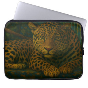 Goldene Stille - ruhender Leopard in Foliage Laptopschutzhülle