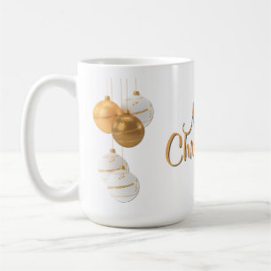 Goldene und weiße Weihnachtskugeln mit individuell Kaffeetasse