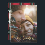 Goldene Weihnachtsschrift Rottartan 2 Foto Alkohol Feiertagskarte<br><div class="desc">Stilvolles Drehbuch,  fröhliche Weihnachten mit der Koordination von Rot und Grün Karo Tartan Backer Design. Platz für zwei Fotos. Moderne Weihnachten.</div>