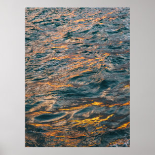 Goldene Wellen bei Sonnenuntergang - Meerwasserref Poster
