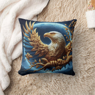 Goldener Adler auf dem Zweig in der Abenddämmerung Kissen
