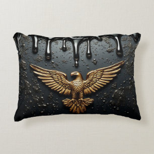 Goldener Adler-Emblem mit ausgebreiteten Flügeln Dekokissen
