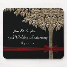 Goldener Baum mit rotem Band u. Bogen