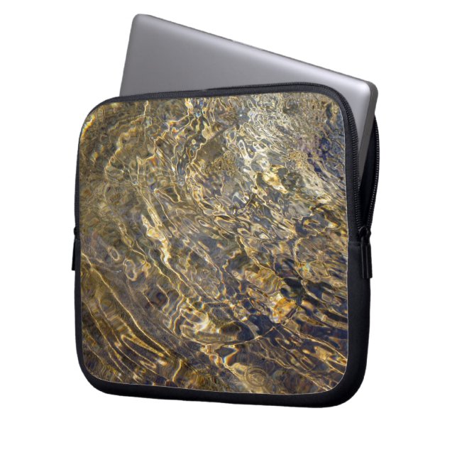 Goldener Brunnen Wasser 2 Laptopschutzhülle (Vorderseite Links)