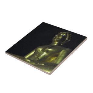 Goldener Buddha in der Nacht Fliese