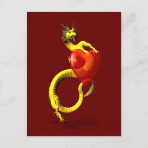 Goldener Drache mit großem rotem Herzen Postkarte