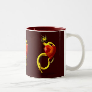 Goldener Drache mit großem rotem Herzen Zweifarbige Tasse