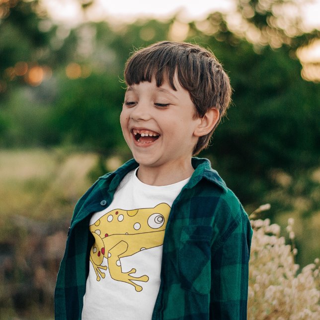 Goldener Frosch T-Shirt (Broken tooth kid smiling and posing in blue shirt over golden frog t-shirt  )