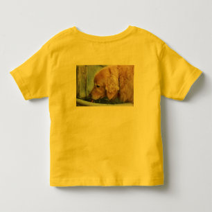 goldener Retriever aus dem Springbrunnen im Freien Kleinkind T-shirt
