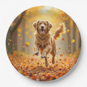 Goldener Retriever im Herbstwald Pappteller