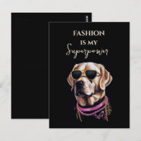 Goldener Retriever in schwarzer Brille in Goldkett