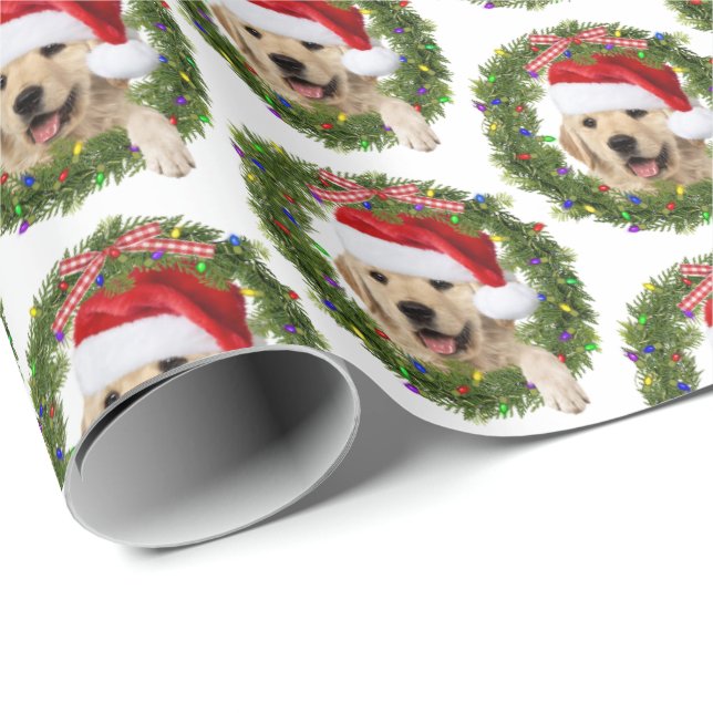 Goldener Retriever in Weihnachtskranz und Lichtern Geschenkpapier (Rolleneckpunkt)