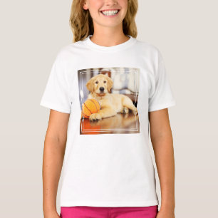 Goldener Retriever mit Basketballspielzeug T-Shirt