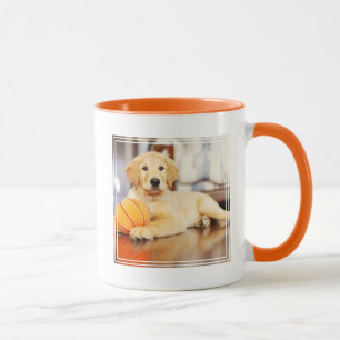 Goldener Retriever mit Basketballspielzeug Tasse