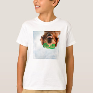 Goldener Retriever mit grüner Sonnenbrille T-Shirt