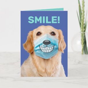Goldener Retriever mit lächelnder Maske - Lächeln! Karte