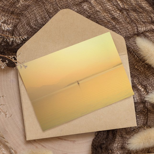Goldener See mit Schiff (Von Creator hochgeladen)