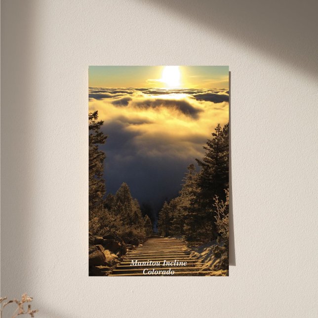 Goldener Sonnenaufgang über den Wolken Poster (Von Creator hochgeladen)