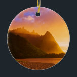 Goldener Sonnenuntergang, Hawaii Keramikornament<br><div class="desc">Abend-Licht auf Na Pali Küstenspinnen von Tunnels Beach,  Insel Kauai,  Hawaii| Ruß Bishop / DanitaDelimont.com</div>