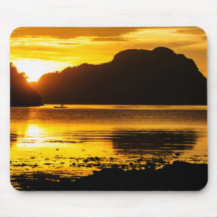 Goldener Sonnenuntergang über der Bucht Mousepad