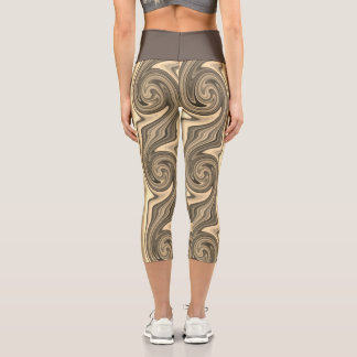 Goldener Swirl - Cooler, geschmolzener Goldeffekt Capri Leggings