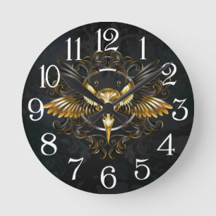 Goldener Vogelschädel auf schwarzem Hintergrund Runde Wanduhr