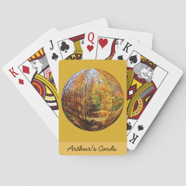 Goldener Weg in einem Mittler-Herbst Spielkarten (Rückseite)
