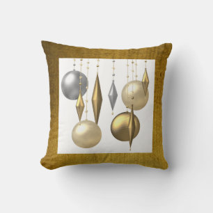 goldener Weihnachtsball auf weißem Hintergrund Kissen