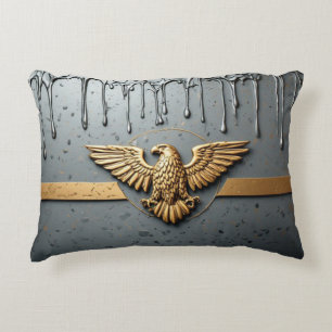 Goldenes Adler-Emblem mit ausgebreiteten Flügeln Dekokissen