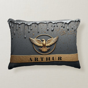 Goldenes Adler-Emblem mit ausgebreiteten Flügeln Dekokissen