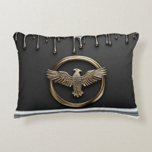 Goldenes Adler-Emblem mit ausgebreiteten Flügeln Dekokissen