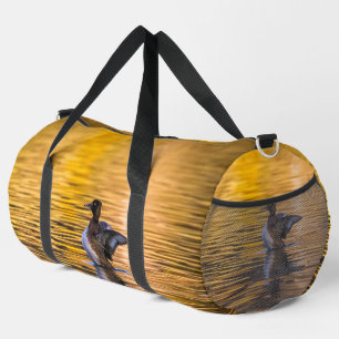 Goldenes Auge auf einem goldenen See Duffle Bag
