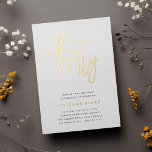 Goldenes Drehbuch 30. Geburtstag Party Folieneinladung<br><div class="desc">Feiern Sie ihren Meilenstein Geburtstag mit diesen schicken 30. Geburtstagsfeiern mit "dreißig" in der modernen Goldfolie handgezeichneten Schriftzeichen. Personalisieren Sie Ihre Party-Details unten. Eine unvergessliche,  luxuriöse Wahl für fabelhafte 30. Geburtstagsfeiern.</div>