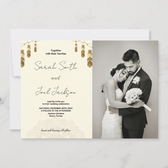 Goldenes Feather und Art Beige Hochzeit mit Foto Einladung (Vorderseite)
