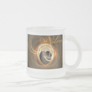 Goldenes Fraktal-Herz mit der Liebe-Tasse Mattglastasse