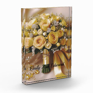 "Goldenes Glühen: Eine gefällige Rose Bouquet der  Fotoblock