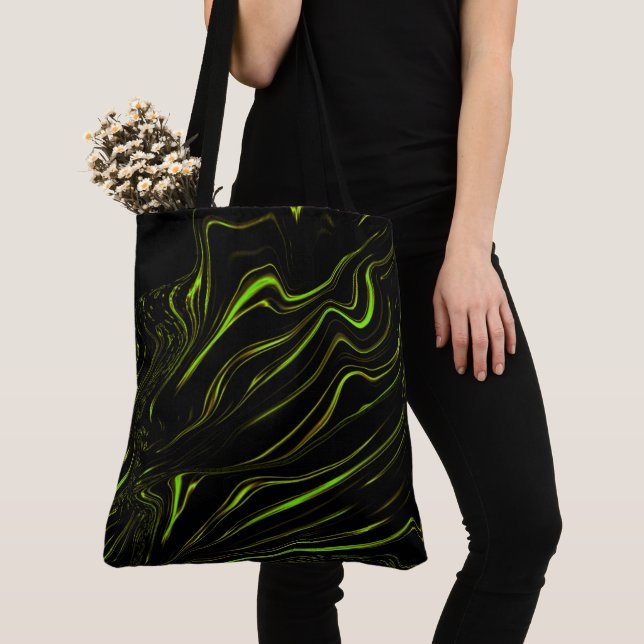 Goldenes Gras, weiche grüne, lange Spuren auf schw Tasche (Von Nahem)