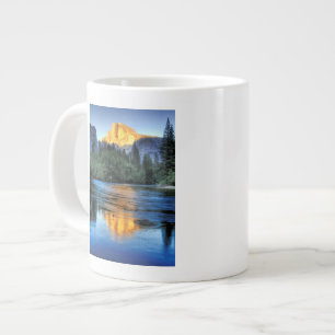 Goldenes Licht auf halber Haube Jumbo-Tasse