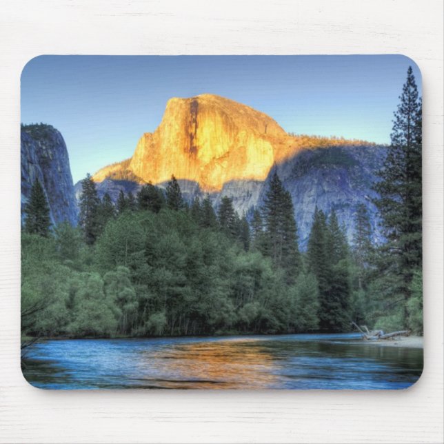 Goldenes Licht auf halber Haube Mousepad (Vorne)