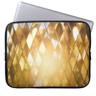 Goldenes Mosaik: Glass-Effekt. Laptopschutzhülle