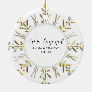 Goldenes Snowflake Winter Verlobung Foto Keramikornament