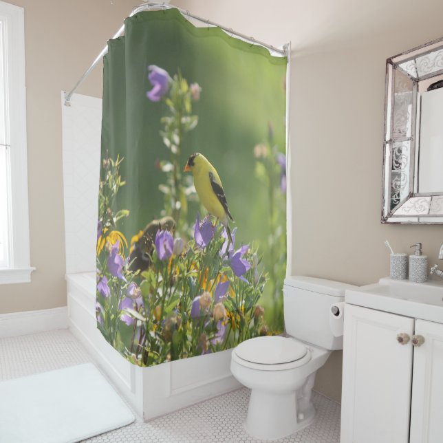 Goldfinch auf einer Harebell-Blume Duschvorhang (Beispiel)