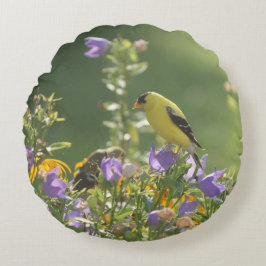 Goldfinch auf einer Harebell-Blume Rundes Kissen