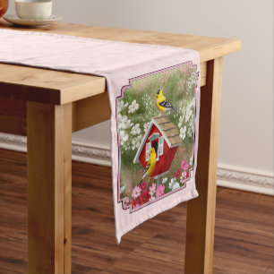 Goldfinen und Rotes Birdhouse Rosa Mittelgroßer Tischläufer