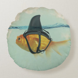 Goldfish with a Shark Fin Rundes Kissen