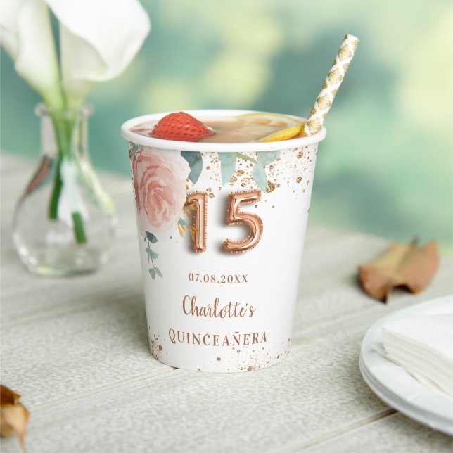 Goldflora der Rose Quinceanera Glitzer Monogramm Pappbecher (In Situ)