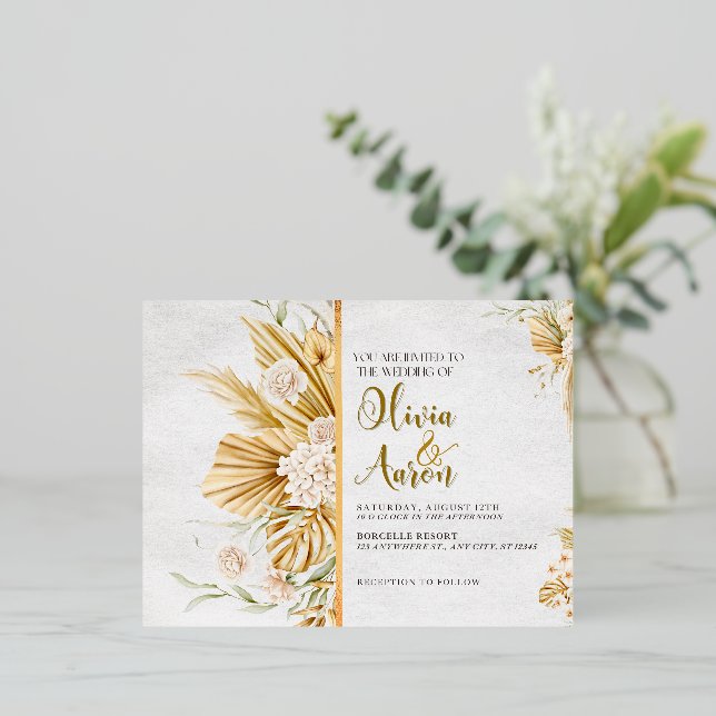 Goldflorale Hochzeitslandschaft Folie Einladungspostkarte (Stehend vorne)